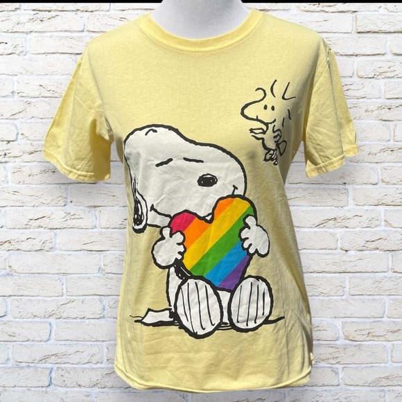 NWT Snoopy & Woodstock Pride T-Shirt - Peanuts -  Size Medium - Picture 1 of 5